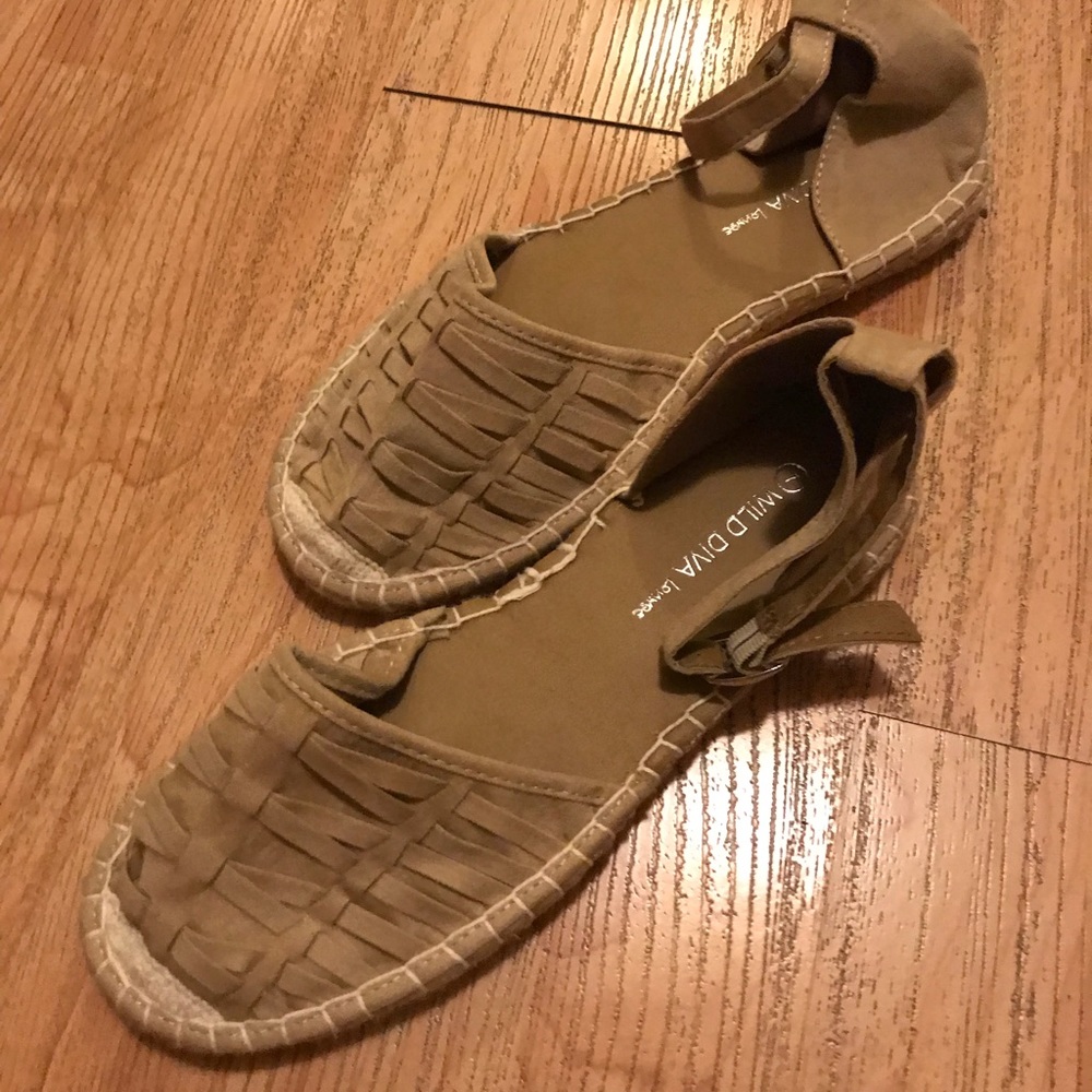 Flat espadrilles
